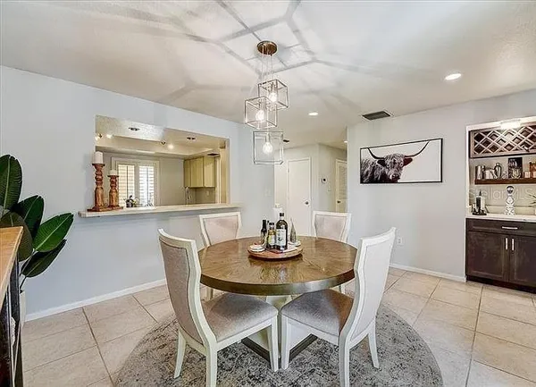 $2,100 | 6326 Grand Bahama Circle, Unit H, Tampa, FL 33615