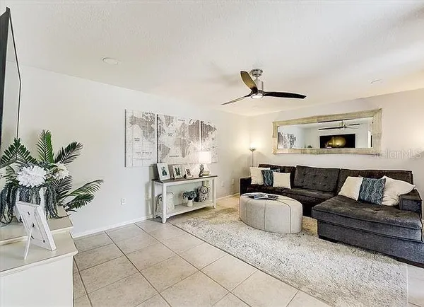 $2,100 | 6326 Grand Bahama Circle, Unit H, Tampa, FL 33615