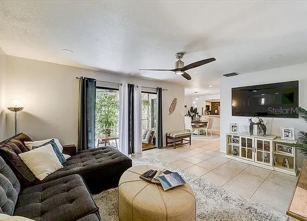 $2,100 | 6326 Grand Bahama Circle, Unit H, Tampa, FL 33615