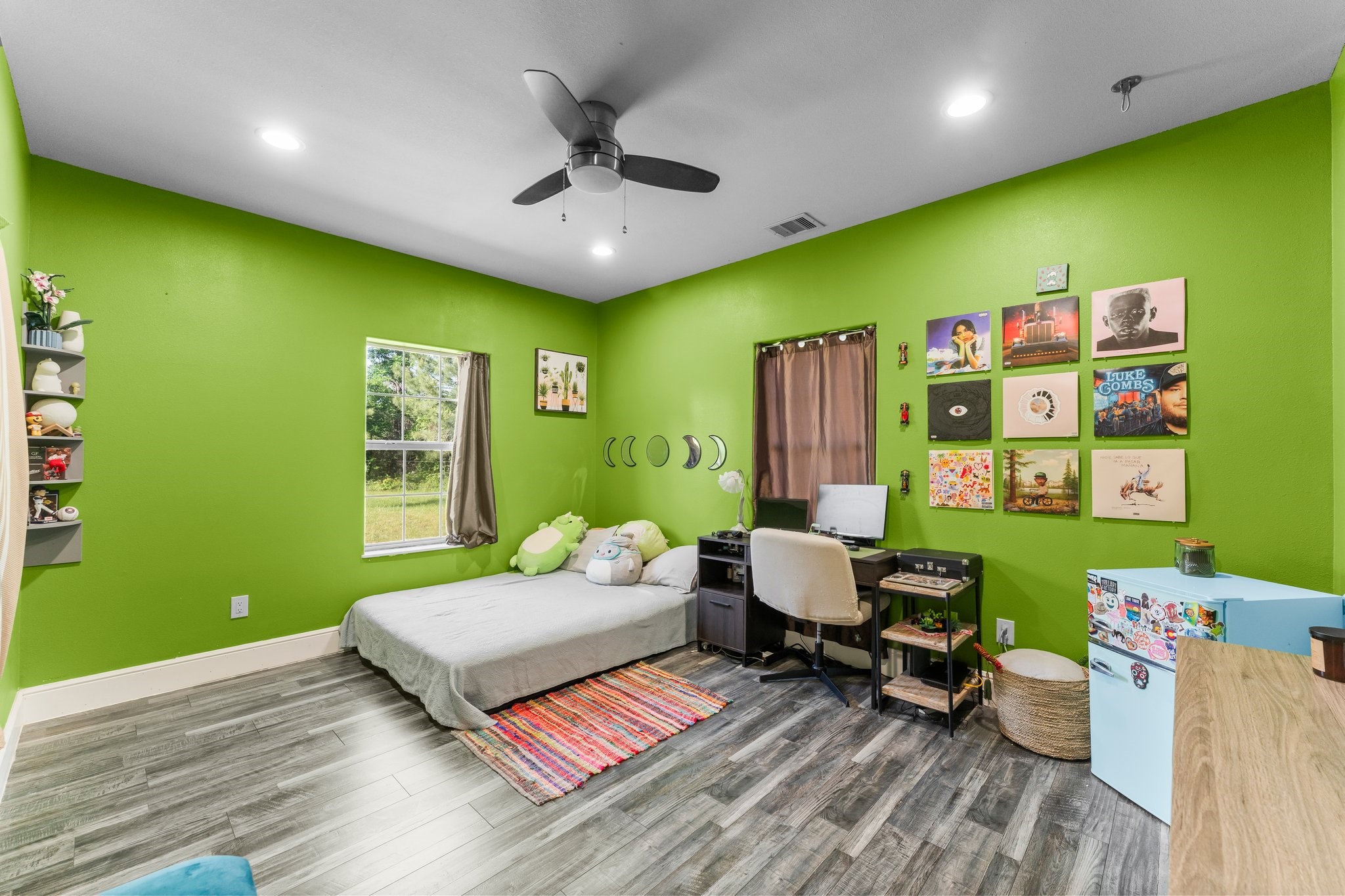 11053 Heritage Ranch Road Conroe, TX 77303 - Photo 19 of 42 a living room with furniture and a large window