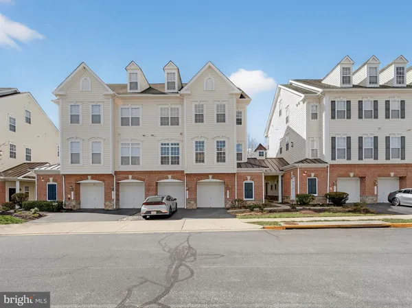 $389,900 | 6827 Hampton Bay Lane, Gainesville, VA 20155