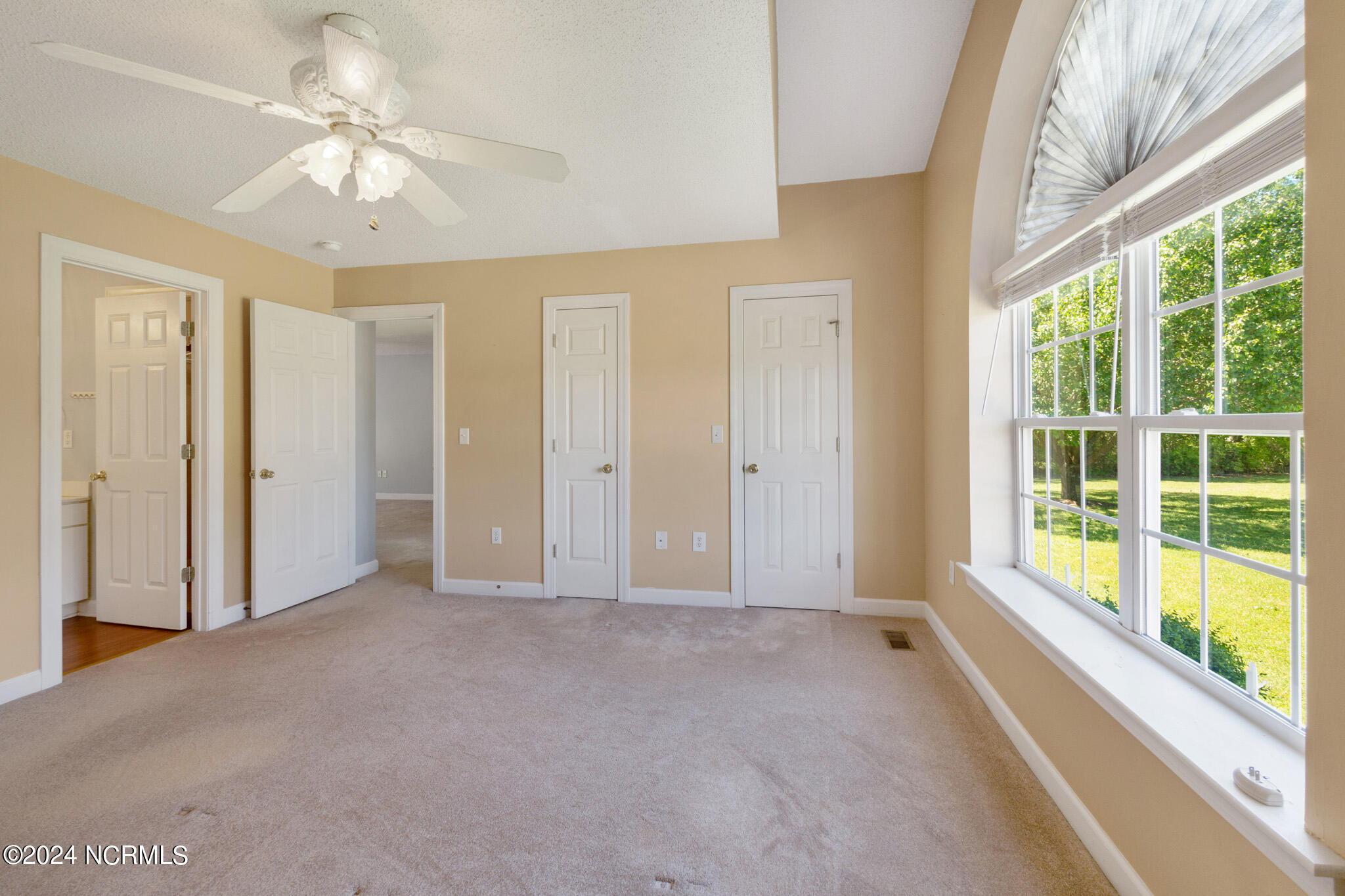 1263 Elijah Loftin Road Kinston, NC 28504 - Photo 20 of 29 int (8)