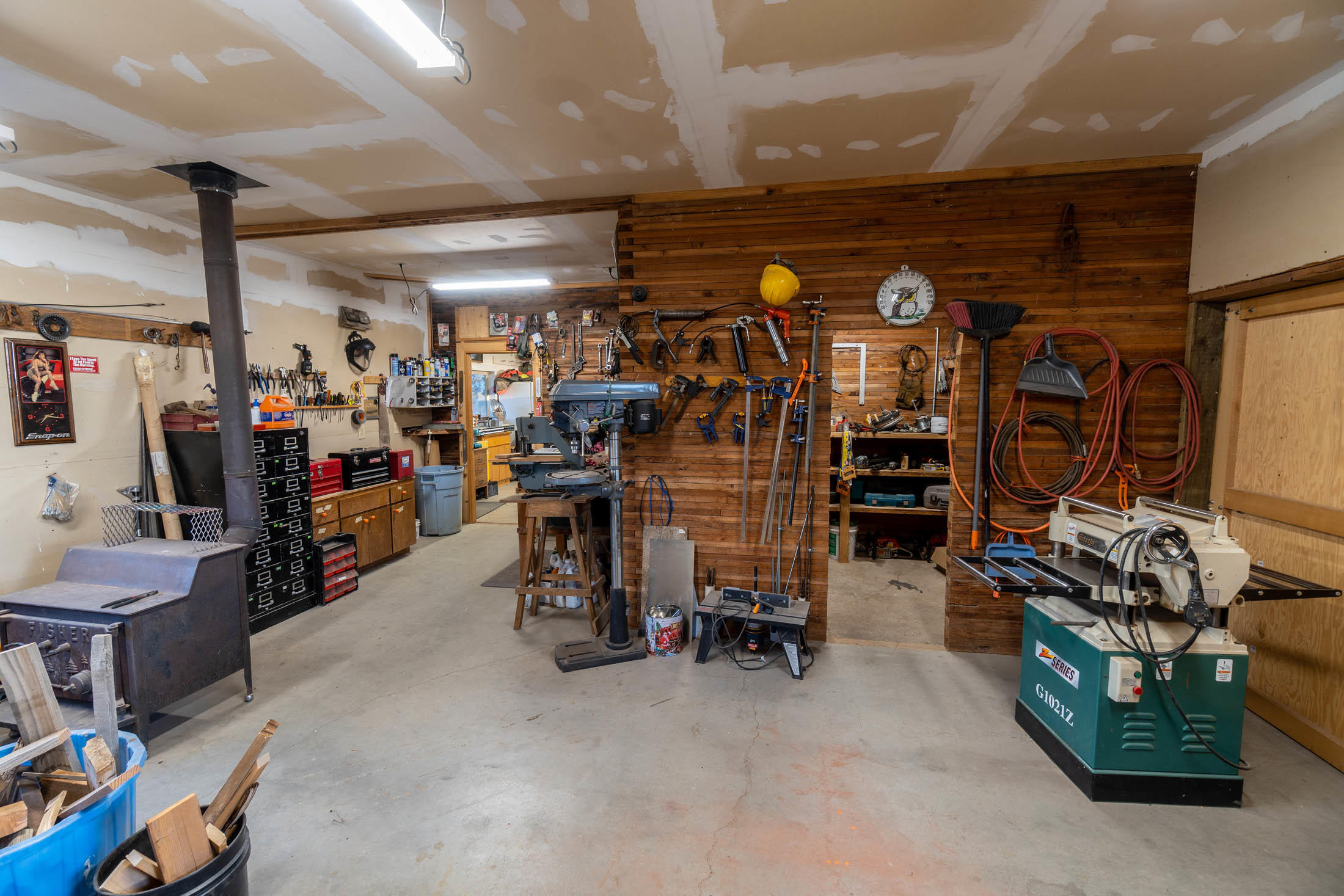 62600 Dodds Road Bend, OR 97701 - Photo 20 of 43 Interior-Wood-Shop-Oregon-Dodds-Road