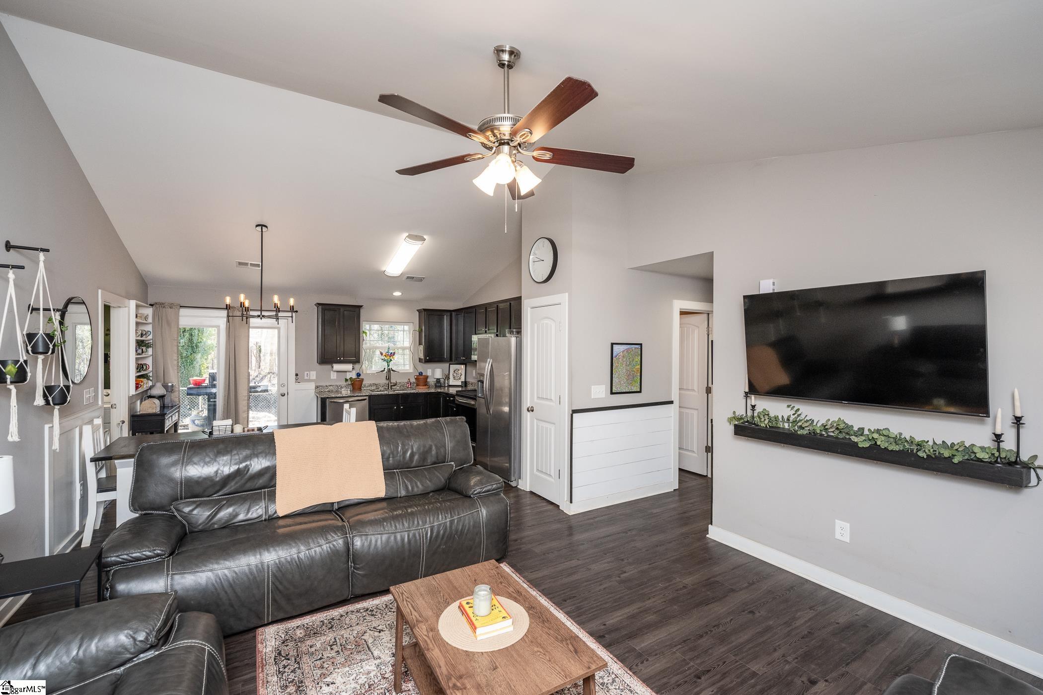 211 West Mill Street Gray Court, SC 29645 - Photo 3 of 29