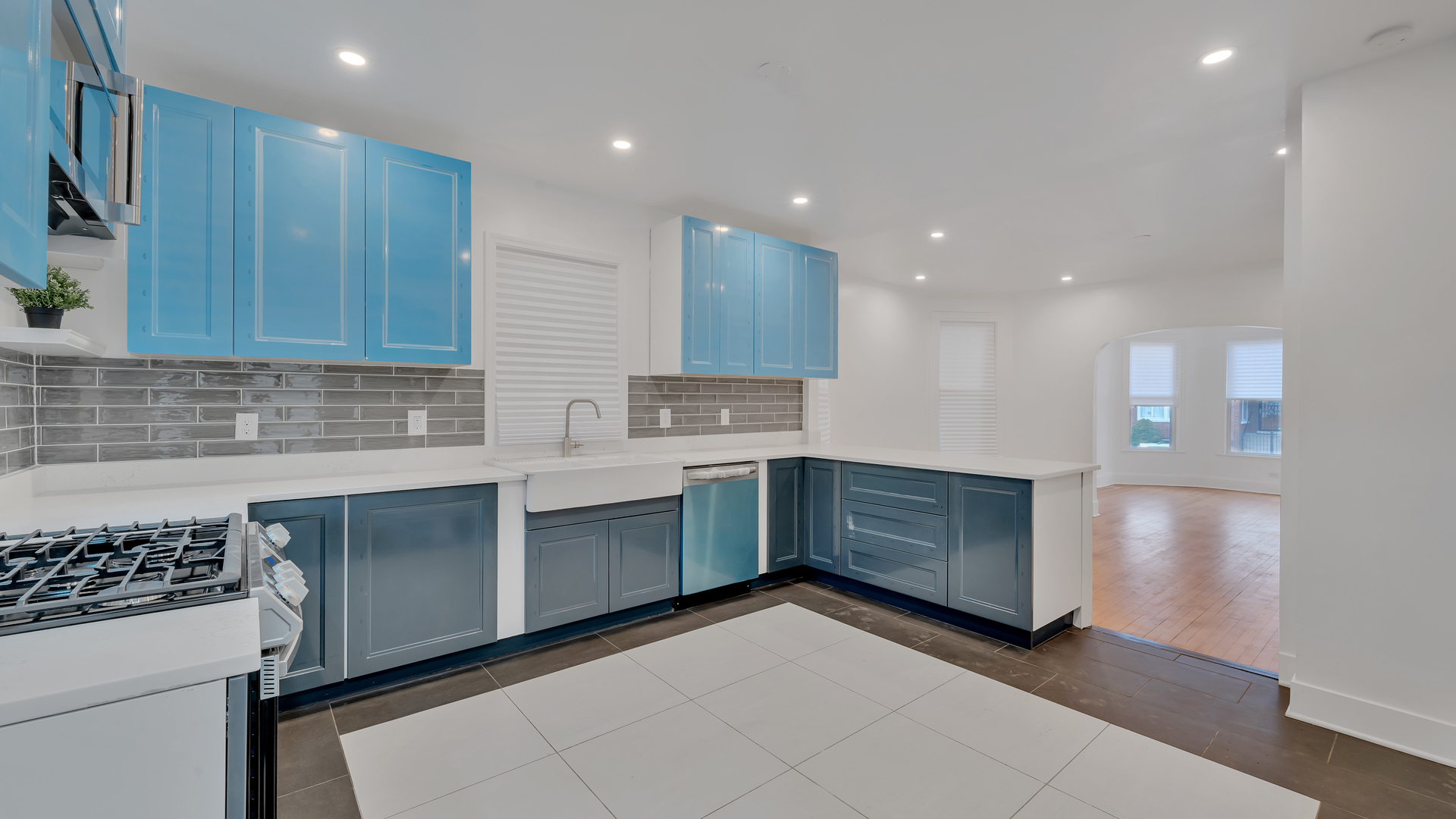 2539 North Ridgeway Avenue Chicago, IL 60647 - Photo 8 of 31 Gallery Image 8