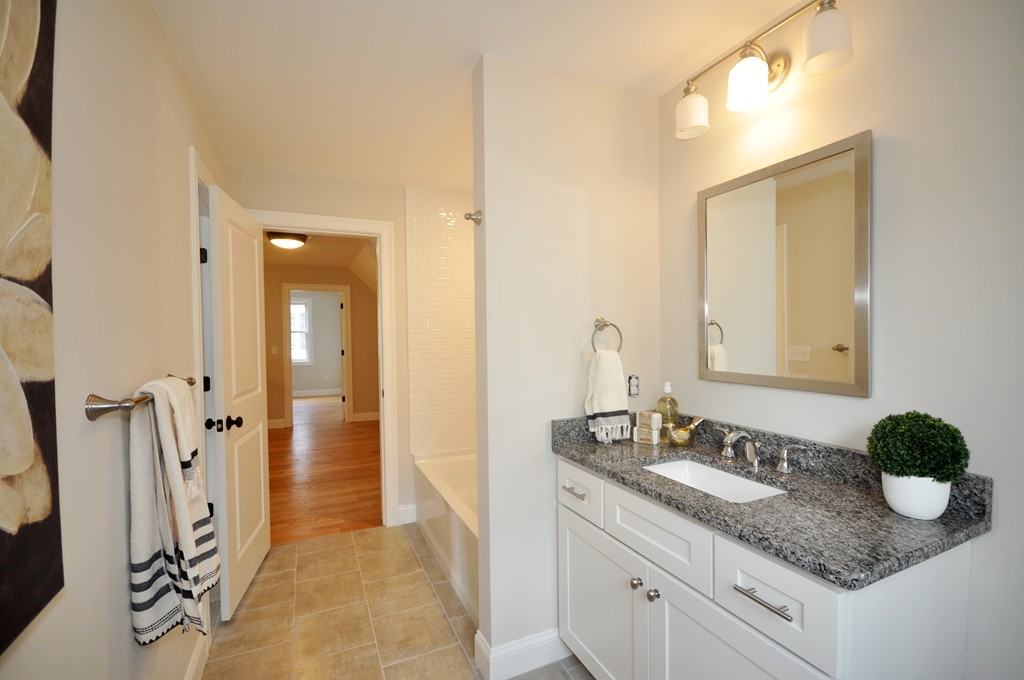 5 Cheevers Path, Unit 5 Bedford, MA 01730 - Photo 5 of 20 Gallery Image 5