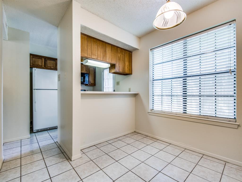 929 West Hickory Street, Unit A13 Denton, TX 76201 - Photo 4 of 12 an empty room with a window