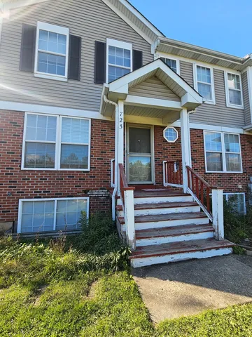 $2,200 | 723 Tiffany Court, Antioch, IL 60002