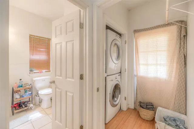an empty room with windows and ceiling fan