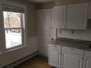 52 Riddle Street Manchester, NH 03102 - Photo 5 of 38