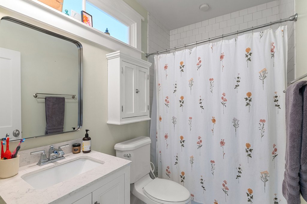 3107 Beverly Road Austin, TX 78703 - Photo 27 of 40 a bathroom with a sink toilet and shower