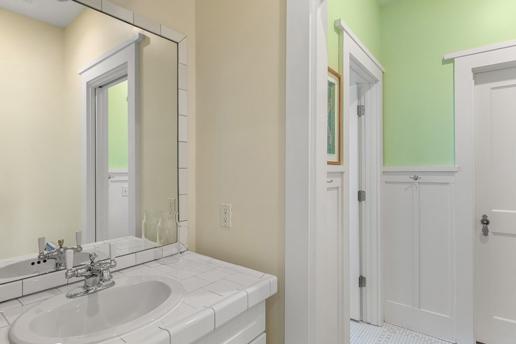 3107 Beverly Road Austin, TX 78703 - Photo 32 of 40 a bathroom with a sink and a mirror