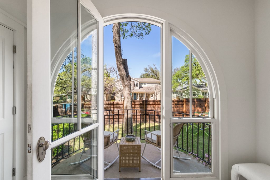 3107 Beverly Road Austin, TX 78703 - Photo 4 of 40 a view of a balcony