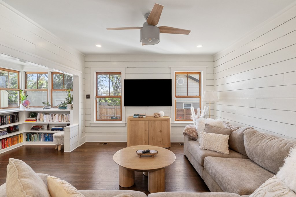 3107 Beverly Road Austin, TX 78703 - Photo 6 of 40 a living room with furniture and a flat screen tv