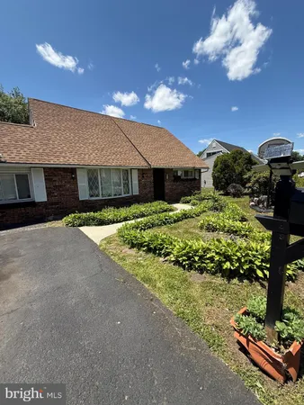 $470,000 | 99 Kingwood Lane, Levittown, PA 19055