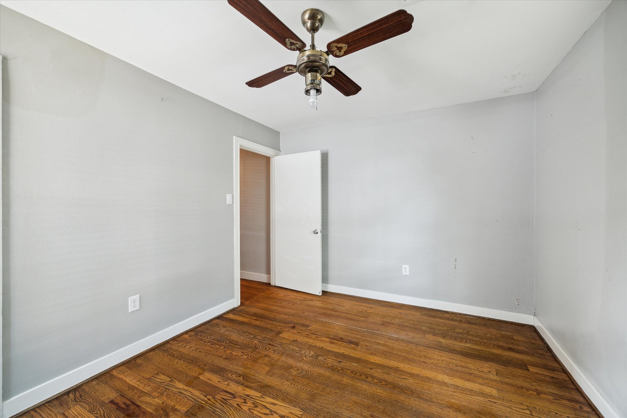 6047 Floyd Street Houston, TX 77007 - Photo 14 of 22 an empty room with wooden floor and ceiling fan