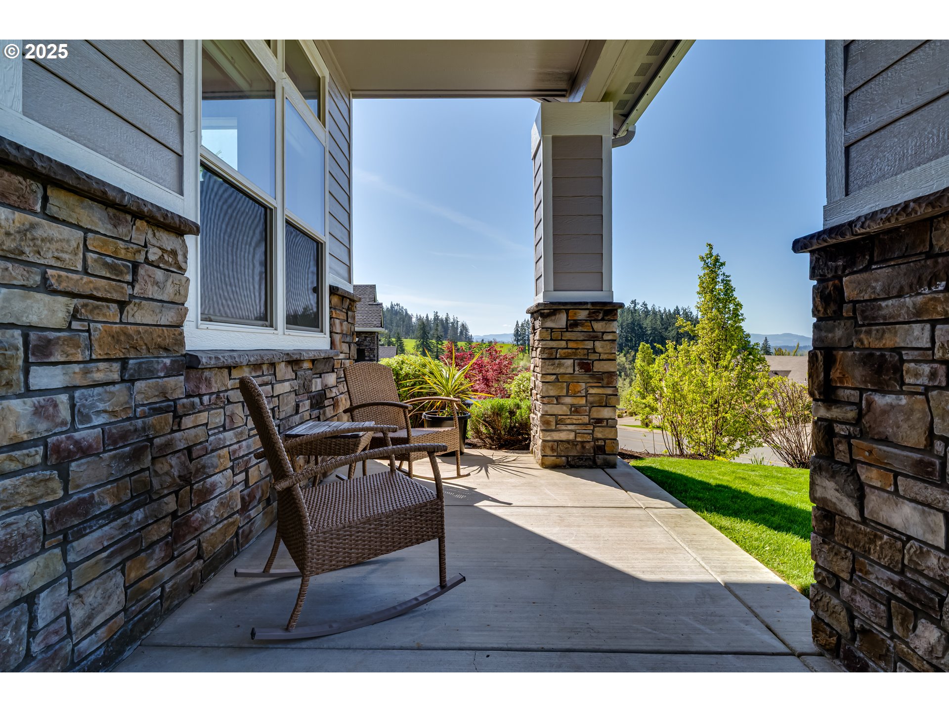 787 Mountaingate Drive Springfield, OR 97478 - Photo 3 of 48 Gallery Image 3