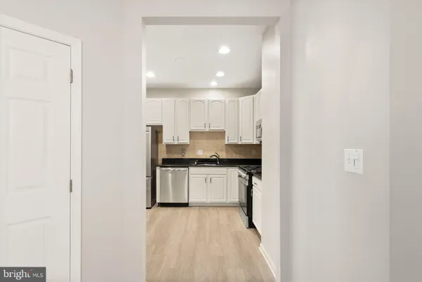 $575,000 | 6932 Walnut Hill Drive, Gainesville, VA 20155