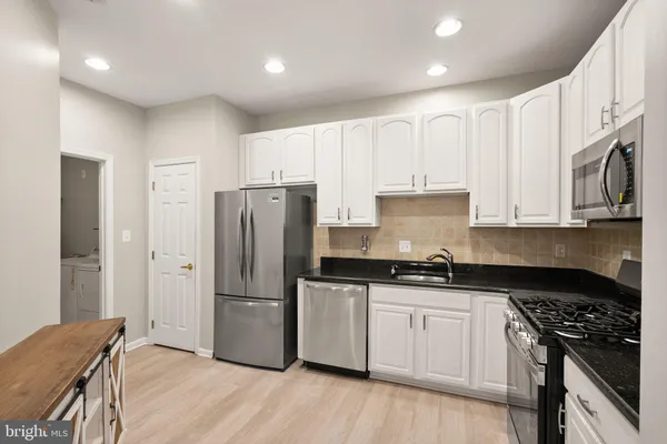 $575,000 | 6932 Walnut Hill Drive, Gainesville, VA 20155