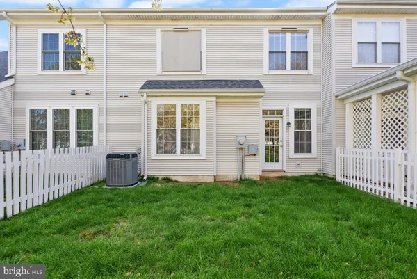 $575,000 | 6932 Walnut Hill Drive, Gainesville, VA 20155