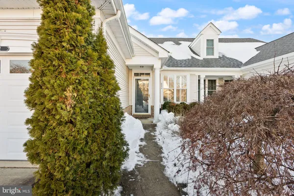 $575,000 | 6932 Walnut Hill Drive, Gainesville, VA 20155