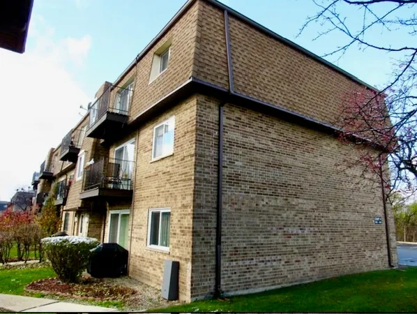 $2,100 | 9481 Bay Colony Drive, Unit 3N, Des Plaines, IL 60016