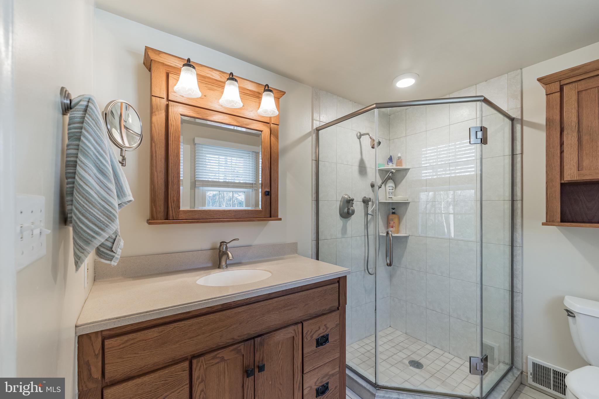 864 Nathan Hale Road Berwyn, PA 19312 - Photo 17 of 30 Master Bathroom