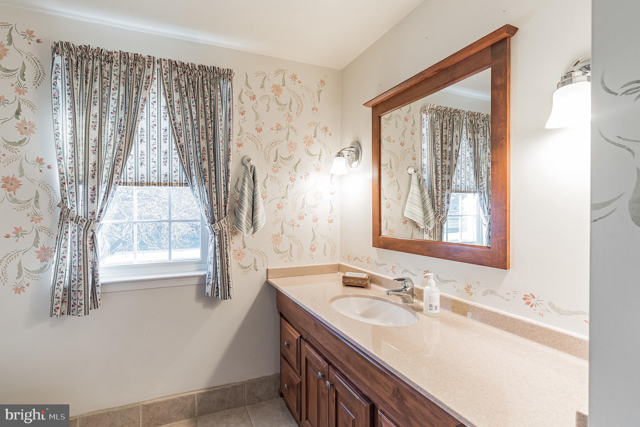864 Nathan Hale Road Berwyn, PA 19312 - Photo 21 of 30 Hall Bathroom
