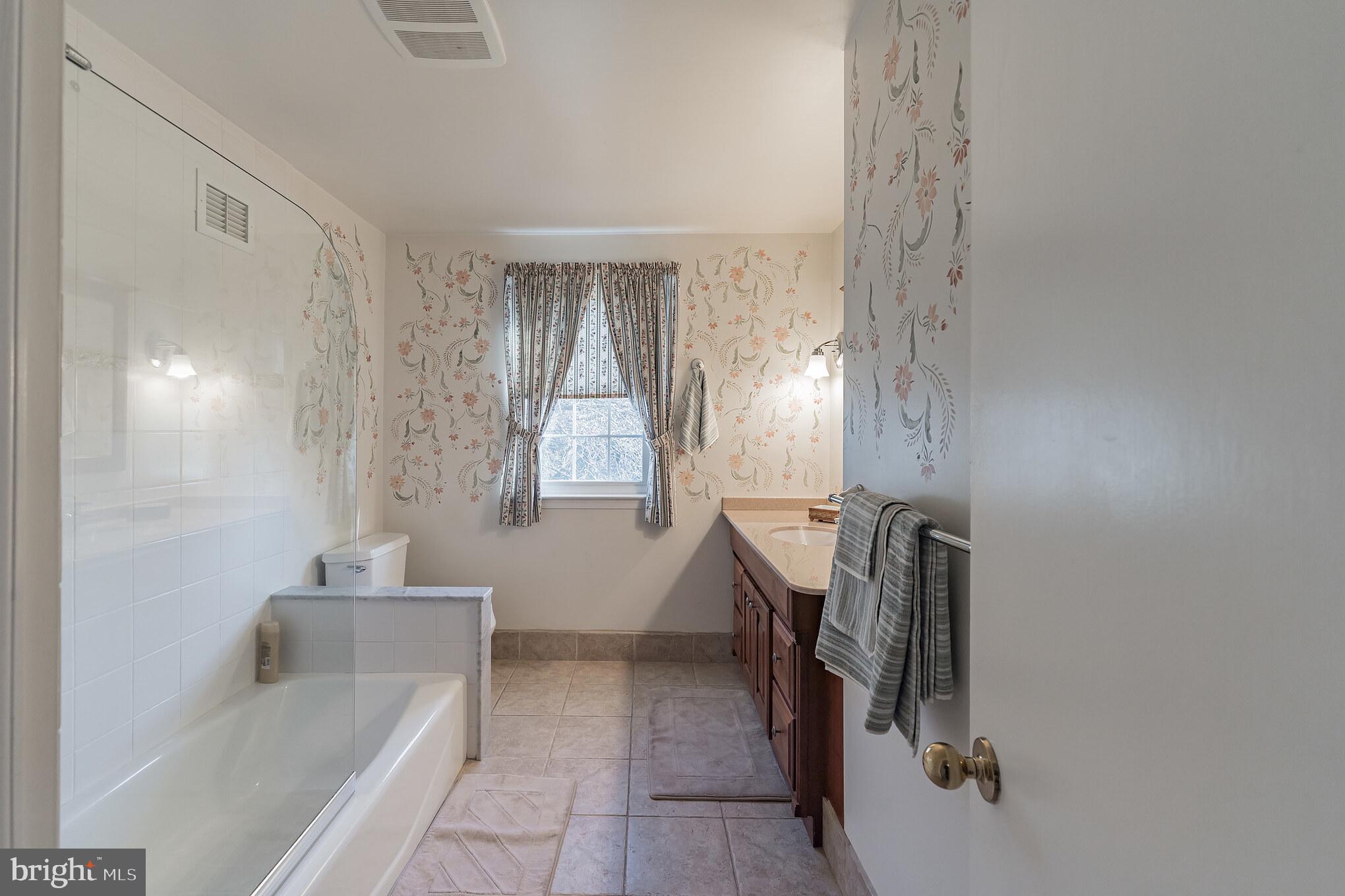 864 Nathan Hale Road Berwyn, PA 19312 - Photo 22 of 30 Hall Bathroom