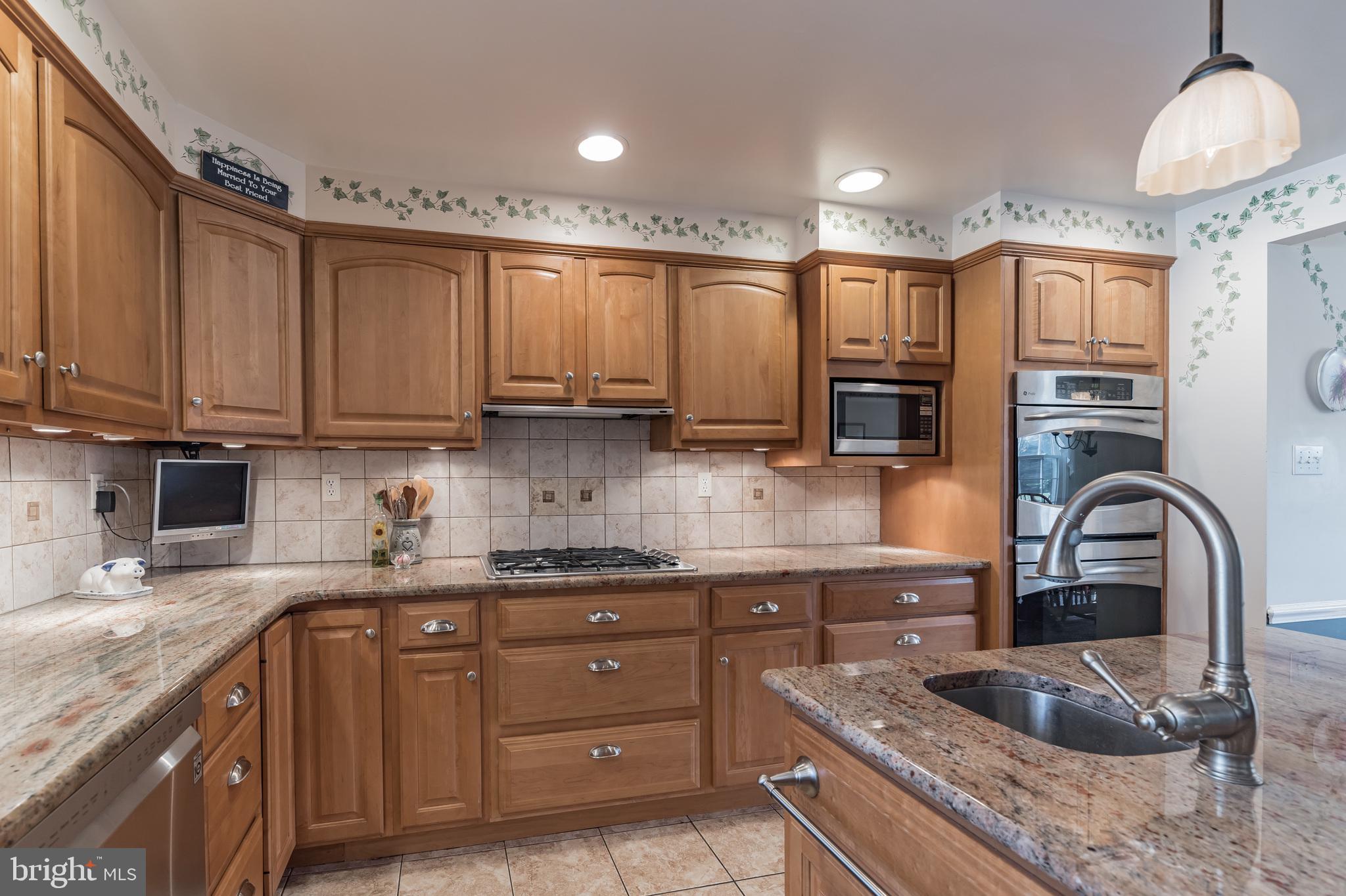 864 Nathan Hale Road Berwyn, PA 19312 - Photo 10 of 30 Stainless Steel Appliances