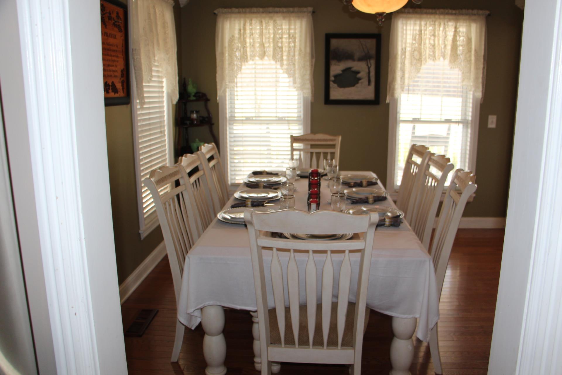 4373 Oregon Road Springfield, TN 37172 - Photo 3 of 18 a dining room with furniture and a window