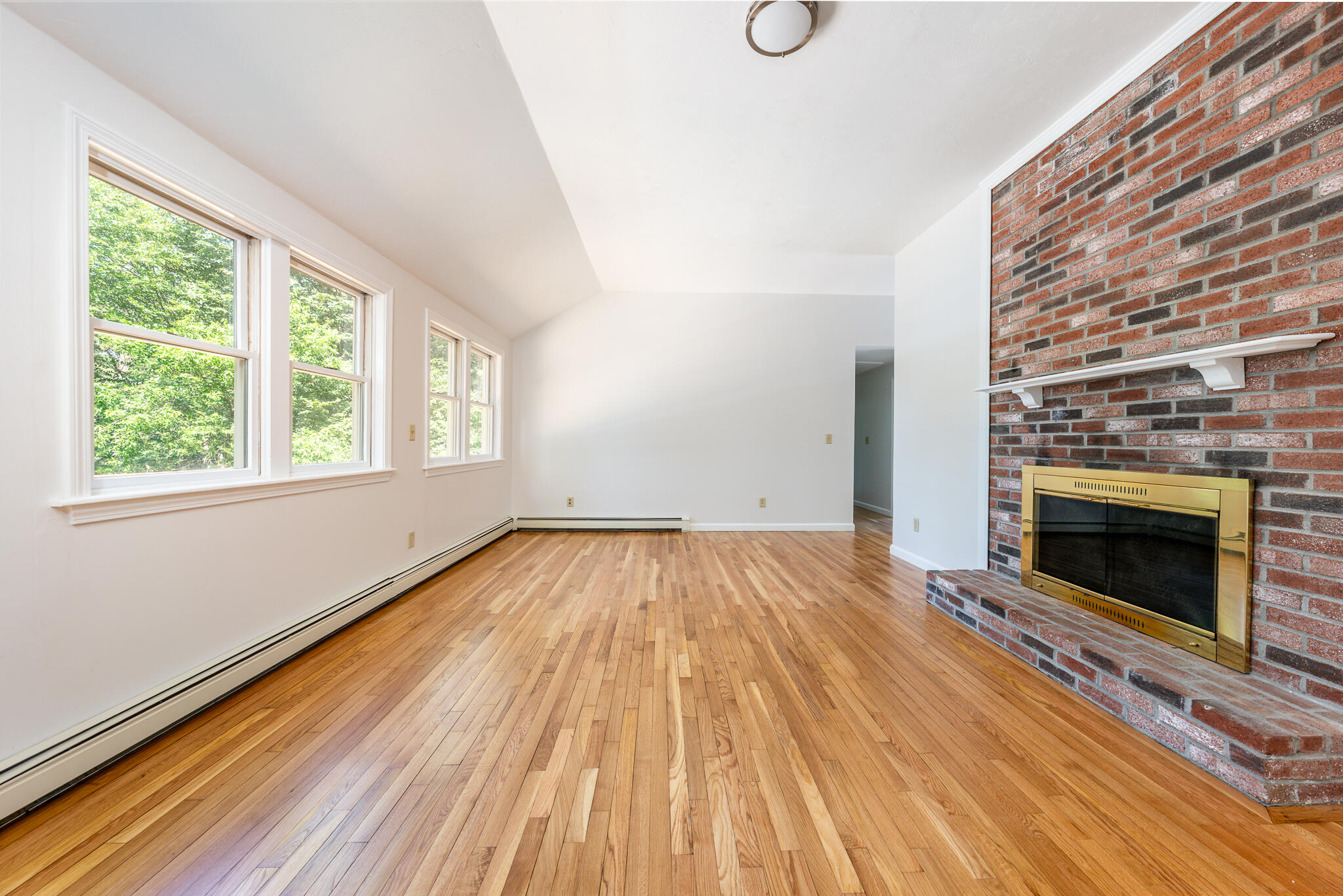 100 Farmersville Road Sandwich, MA 02563 - Photo 19 of 35 livroom2
