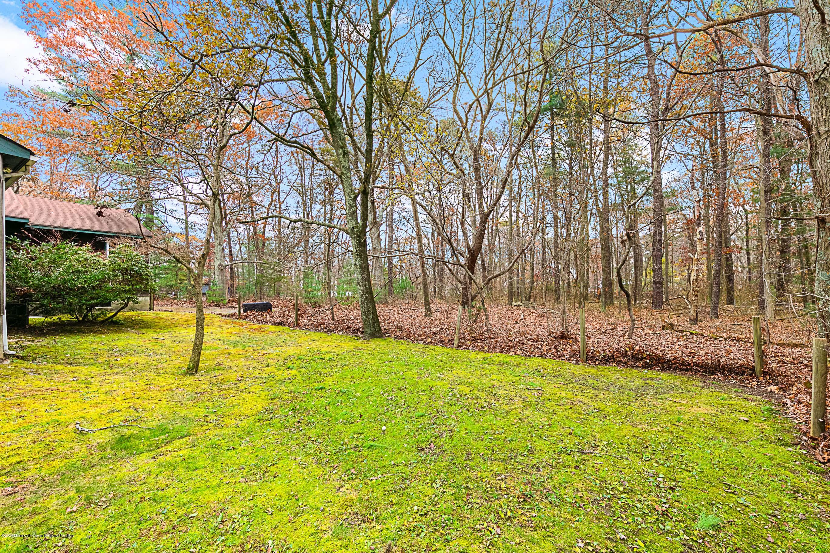 5025 Megill Road Farmingdale, NJ 07727 - Photo 28 of 31 5025MegillOnline-37