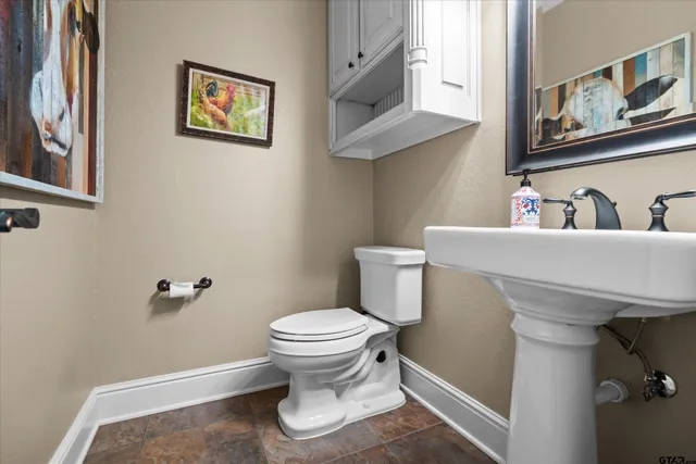 $869,900 | 23220 Bridle View Drive, Lindale, TX 75771