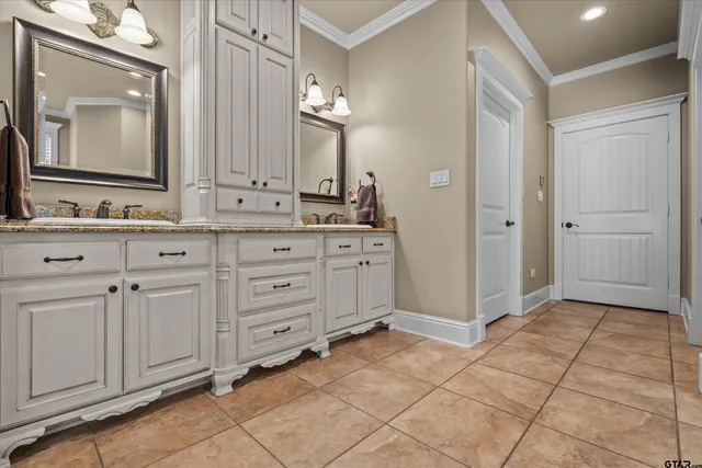 $869,900 | 23220 Bridle View Drive, Lindale, TX 75771