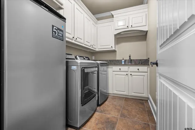 $869,900 | 23220 Bridle View Drive, Lindale, TX 75771