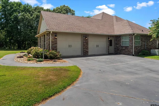 $869,900 | 23220 Bridle View Drive, Lindale, TX 75771