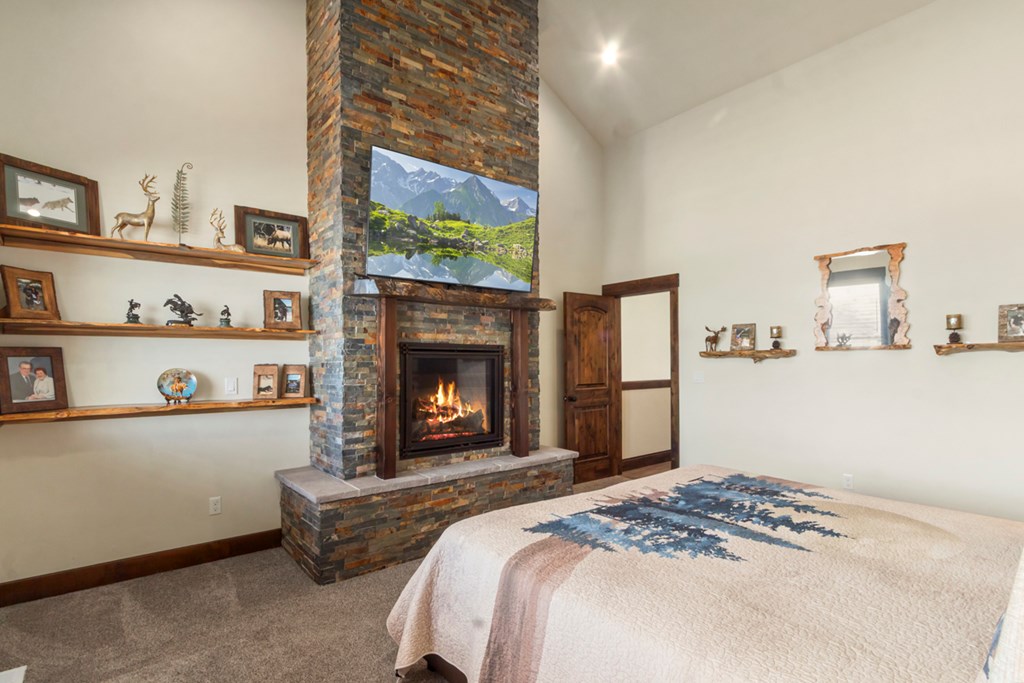 1884 Little Pine Road Donnelly, ID 83615 - Photo 28 of 45 Stay Cozy in your Primary Suite