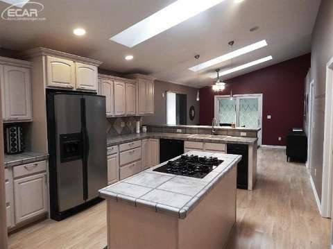 6250 East Pierson Road Flint, MI 48506 - Photo 5 of 32 20450525-4.JPG