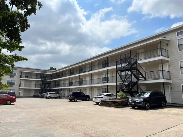 $825 | 701 West Sycamore Street, Unit 104, Denton, TX 76201
