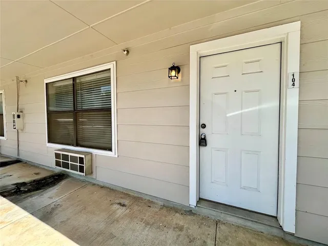 $825 | 701 West Sycamore Street, Unit 104, Denton, TX 76201