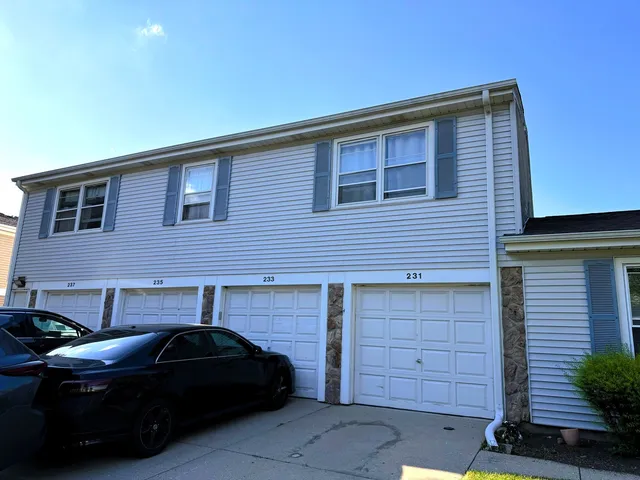 $220,000 | 233 Harvest Court, Vernon Hills, IL 60061