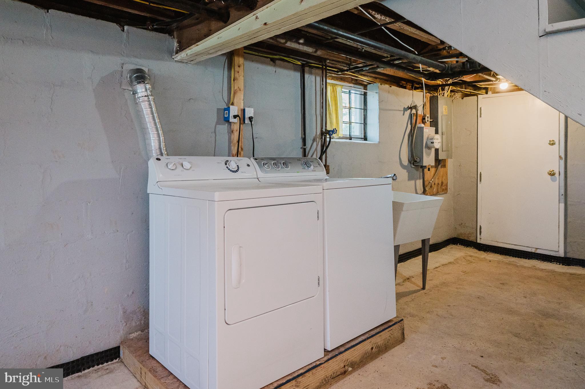 5501 Catalpha Road Baltimore, MD 21214 - Photo 35 of 40 a utility room with dryer and washer