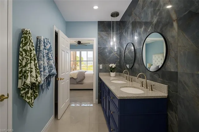 a en suite bathroom with a double vanity sink and a mirror