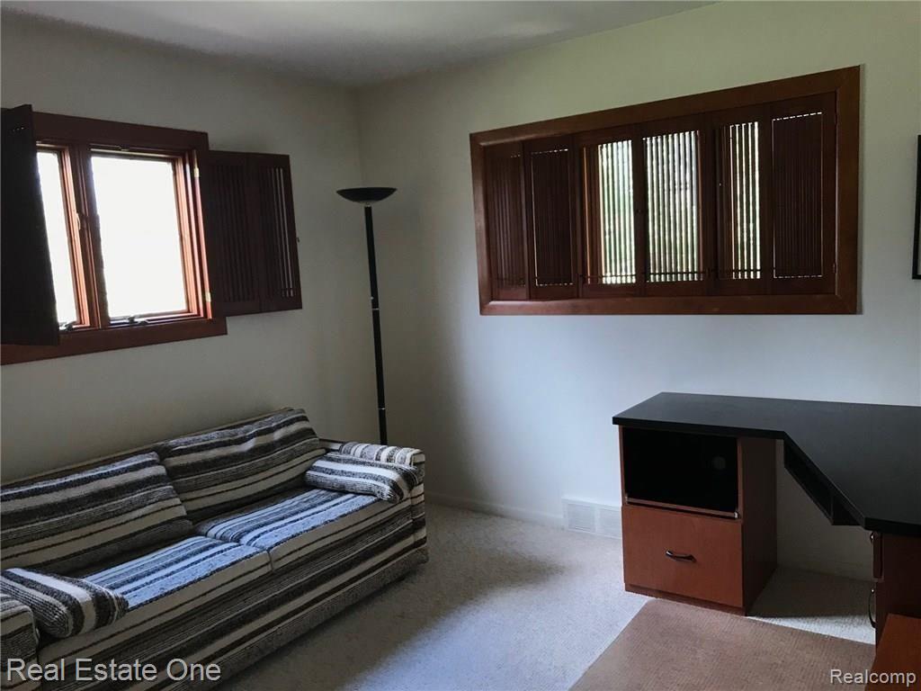 28353 Quail Hollow Road Farmington Hills, MI 48331 - Photo 15 of 31