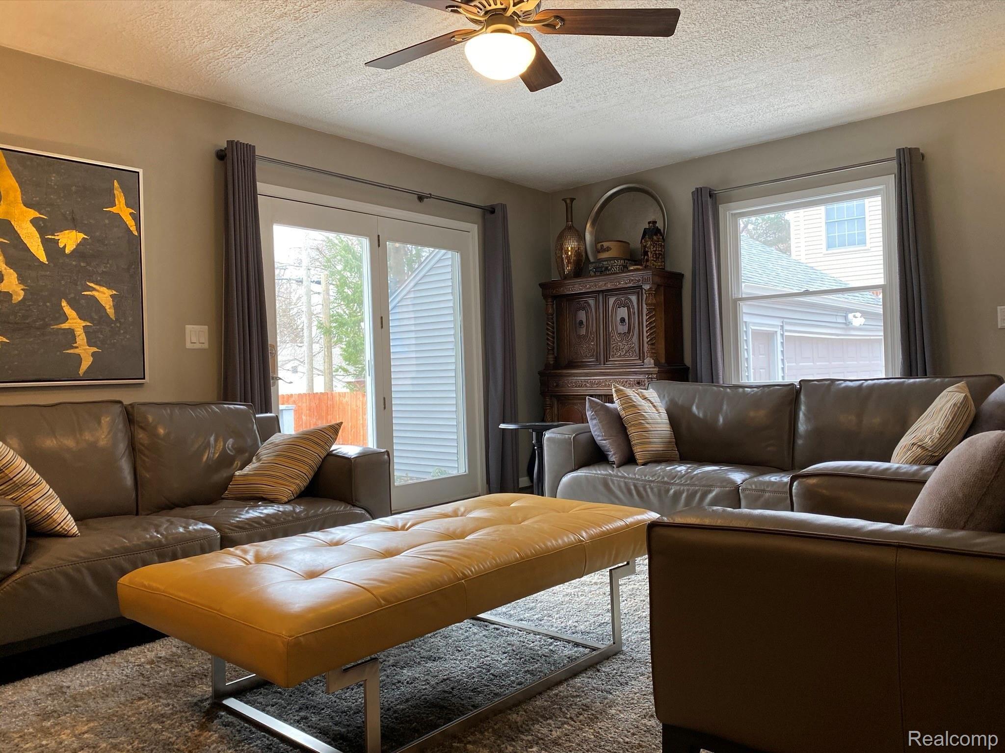 2711 Bembridge Road Royal Oak, MI 48073 - Photo 13 of 25 Family Room
