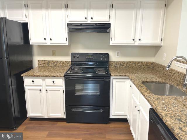 13901 King Gregory Way, Unit 391 Upper Marlboro, MD 20772 - Photo 3 of 14 a kitchen with granite countertop a sink stove and refrigerator