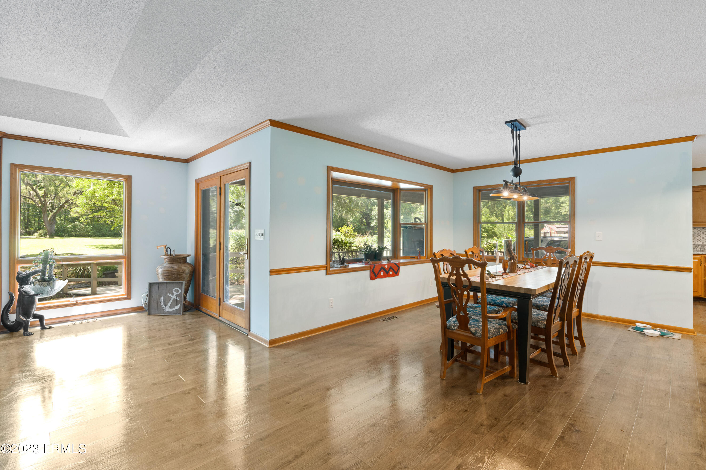 176 State Rd S-7-594 Beaufort, SC 29906 - Photo 10 of 42 Dining area