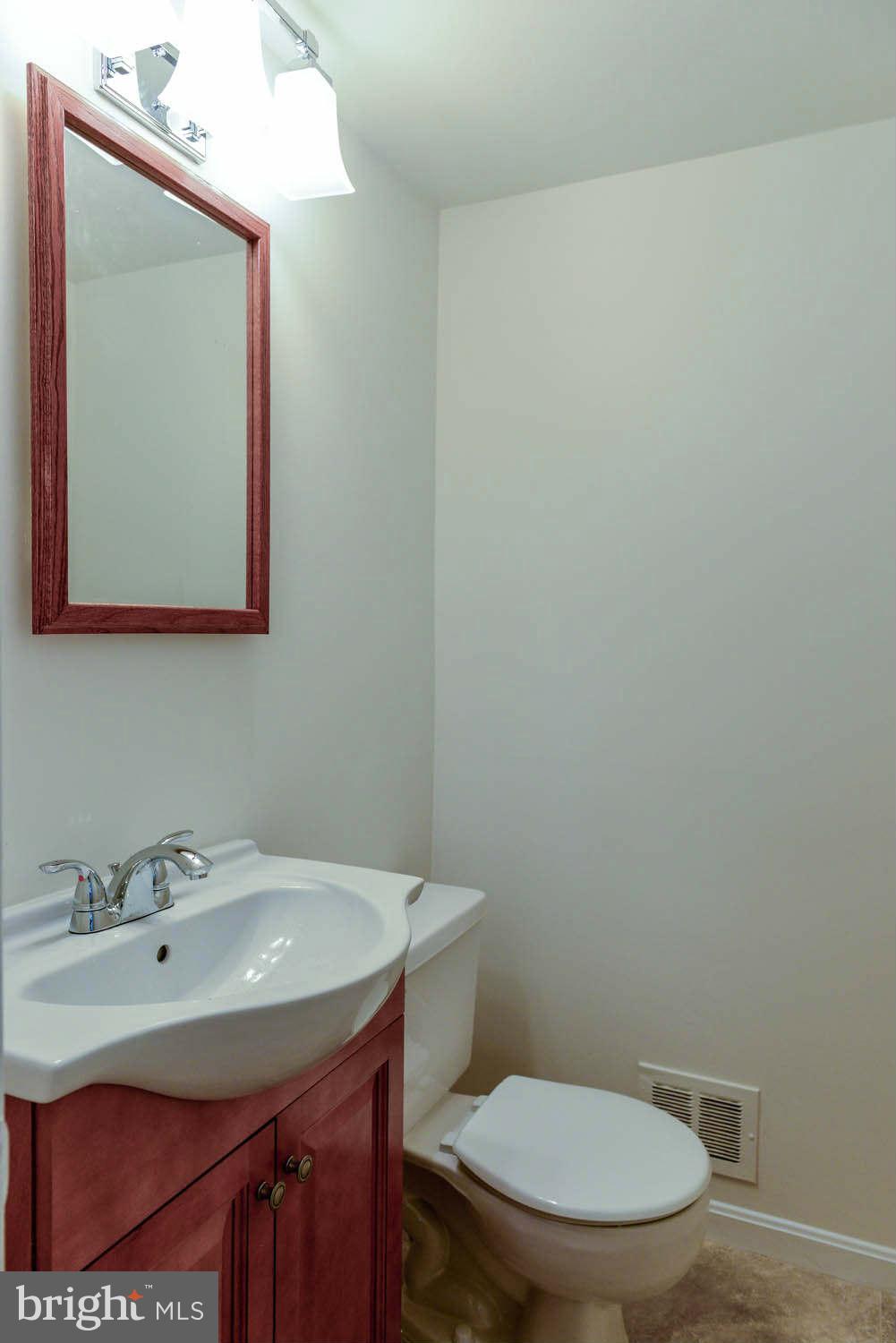 4303 Sideburn Road Fairfax, VA 22030 - Photo 8 of 13 Bath
