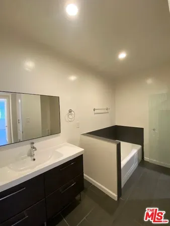 $2,250 | 7045 Hawthorn Avenue, Unit 203, Los Angeles, CA 90028